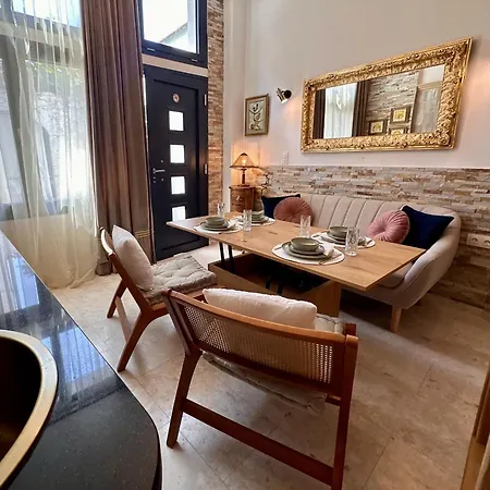 Avra ゲストハウス 4*