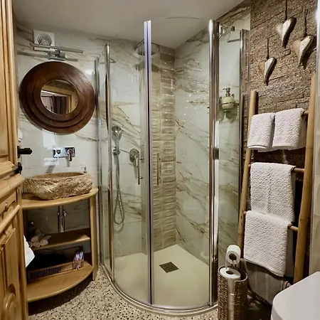 Avra Guest house
