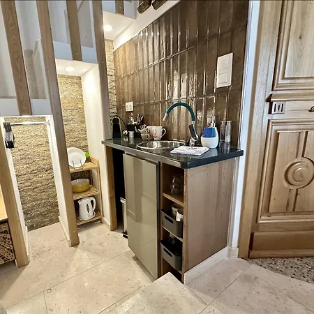 Avra Guest house 4*