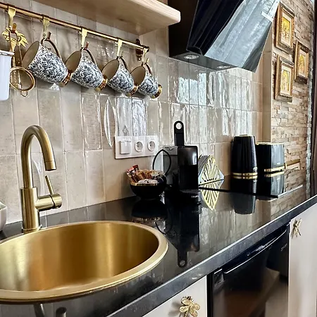 Guest house Avra 3*