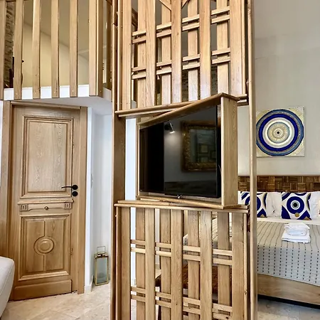 Guest house Avra 4*