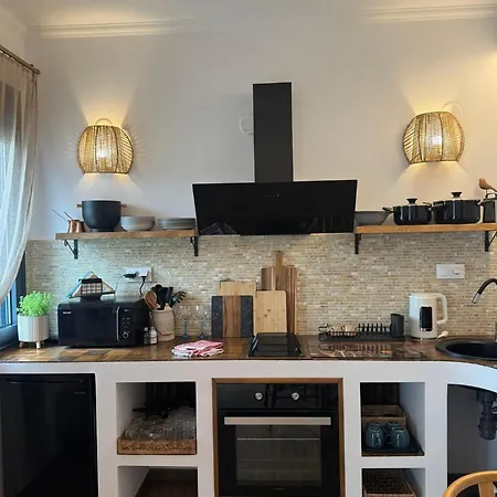 Avra Guest house 3*